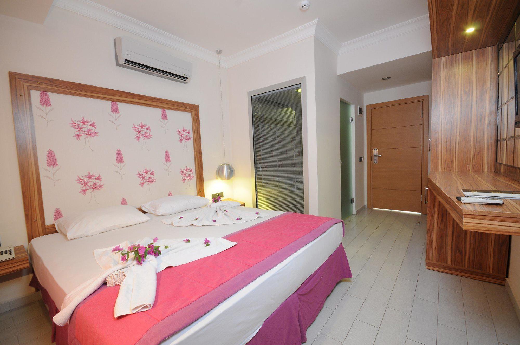 Mert Seaside Hotel (Adults Only) Marmaris Exterior photo